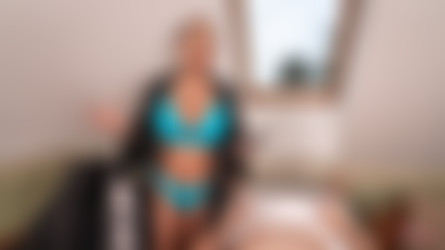 Jennifer Mendez - Tits Out in Tisnov, 13.01.2024/007.jpg