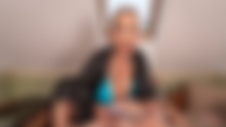 Jennifer Mendez - Tits Out in Tisnov, 13.01.2024/008.jpg