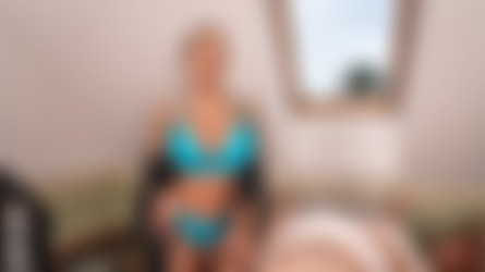 Jennifer Mendez - Tits Out in Tisnov, 13.01.2024/010.jpg