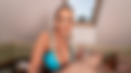 Jennifer Mendez - Tits Out in Tisnov, 13.01.2024/012.jpg