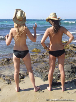 ugotitflauntit.com/08034 Kayleigh and Leigh_1280highres/010.jpg