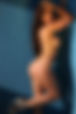photodromm.com - 2011-12/talia - 07 - painted blue/32l.jpg