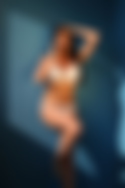 photodromm.com - 2011-12/talia - 07 - painted blue/01l.jpg