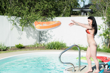 Roselynesimone/2020-11-17 Come To My Pool Party/13.jpg