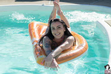 Roselynesimone/2020-11-17 Come To My Pool Party/18.jpg