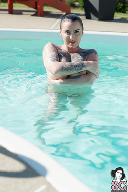 Roselynesimone/2020-11-17 Come To My Pool Party/23.jpg