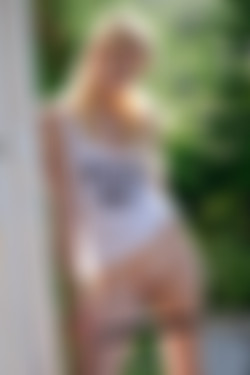 Izzy Delphine/WowGirls.com 2014-06-24 Izzy Delphine - Weekend In Countryside/029.jpg