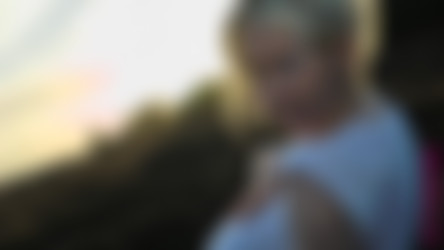 Beshine/2010.11.04 - Enjoy The Sunset With Busty Bombshell Beshine.720p.HEVC.mp4