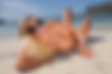 photodromm.com - 2011-11/holly - 15 - the bikini test/22l.jpg