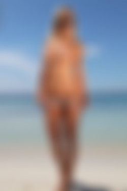 photodromm.com - 2011-11/holly - 15 - the bikini test/25l.jpg