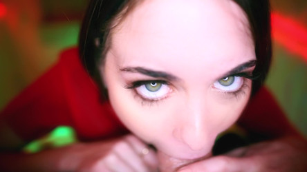 MegaPack SwallowSalon.com [2015.06.17 - 2019.06.28][1080p]/2015.12.24 Riley Reid A Merry Christmas Blow Job.mp4