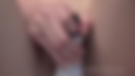 BrokeModel/Fiona - Interview and Solo Masturbation.mp4